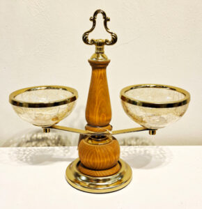 اوردو-خوری-دو-خانه-پایه-فلزی-طلایی-و-چوبی-با-شیشه-آبگز