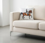 کوسن-سفید-طرح-اسب-قهوه-ای-200