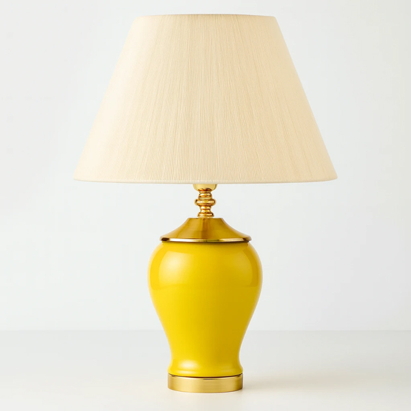 آباژور رومیزی زرد با شید کرم