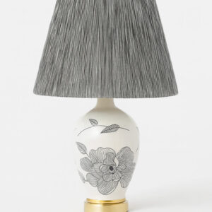 آباژور-رومیزی-سرامیکی-سفید-با-طرح-گل-مشکی-و-پایه-طلایی