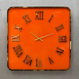ساعت-دیواری-مربع-مدرن-با-صفحه-نارنجی
