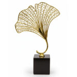 مجسمه‌-برگ-طلایی‌-بزرگ