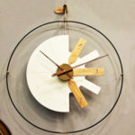 ساعت-دیواری-مدرن-لاکوی-ترکیب-چوب-و-فلز