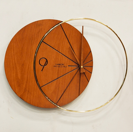 ساعت-دیواری-مدرن-چوبی-با-حلقه-طلایی----مدل-Lakoy