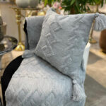 ست-شال-مبل-و-کوسن-بافت-هندسی-طوسی-روشن