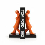 مجسمه-هولدر-کتاب-دکوری-طرح-آدمک-نارنجی-