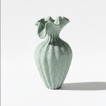 گلدان-دکوری-طرح-سنگ-طوسی-با-لبه-موج‌دار