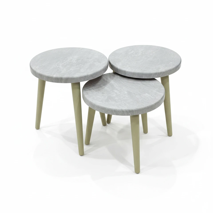 میز عسلی سه‌تکه گرد با صفحه طرح سنگ طوسی و پایه‌های روشن .N