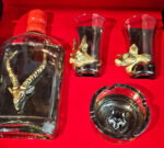 جعبه-چرم-مشکی-قرمز-2-عددی-زیتون-با-راشل-و-بطری-برنز-(2)