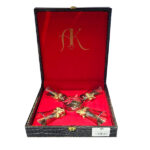 جعبه-چرم-مشکی-قرمز-4-عددی-زیتون-با-راشل-برنز-(1)