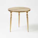 میز-عسلی-سه‌تکه-طلایی-با-طراحی-کلاسیک-و-صفحه-بافت‌دار-1