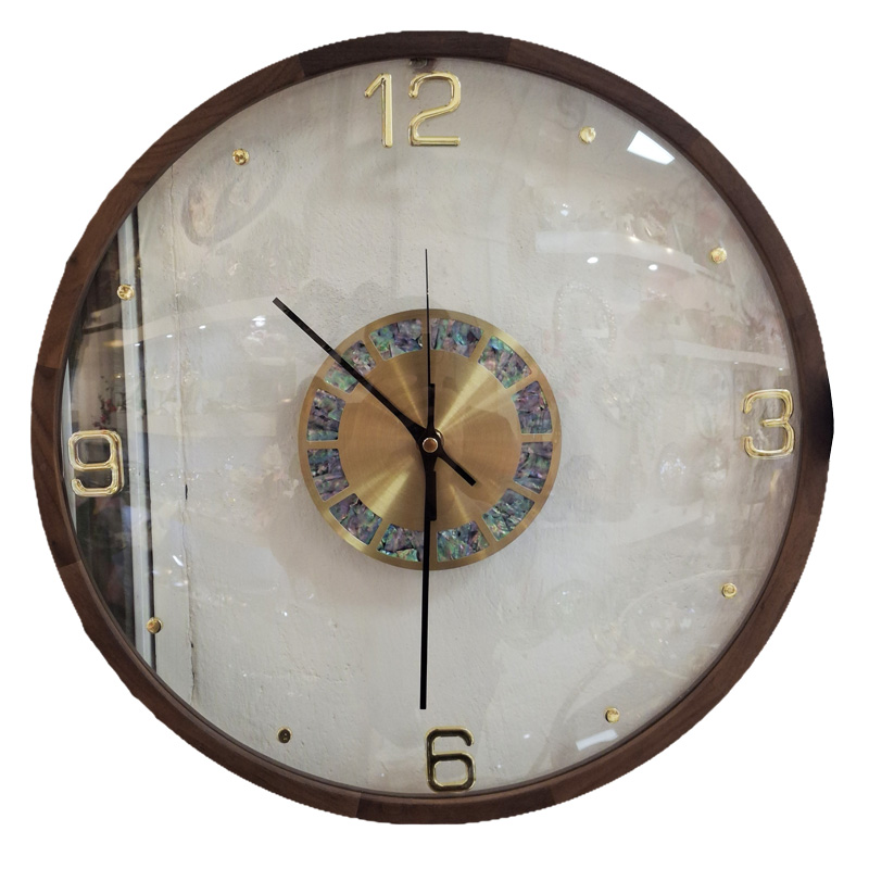 ساعت دیواری گرد چوبی با صفحه شیشه‌ای و عدد طلایی قطر 40