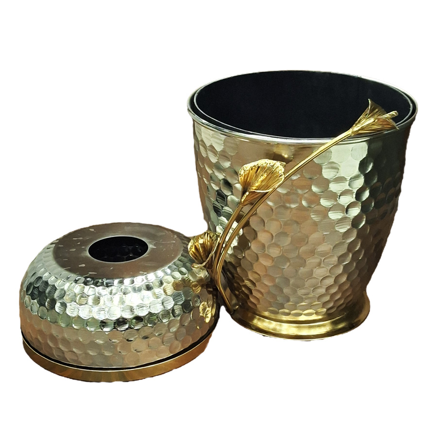 ست-سطل-و-جای-دستمال-کاغذی-استیل-طرح-پولکی-با-دسته-گل-فلزی-نقره-ای ست-سطل-و-جای-دستمال-کاغذی-استیل-طرح-پولکی-با-دسته-گل-فلزی-نقره-ای
