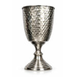 گلدان دکوری پایه‌دار استیل طرح چکشی پولکی رنگ دودی .M